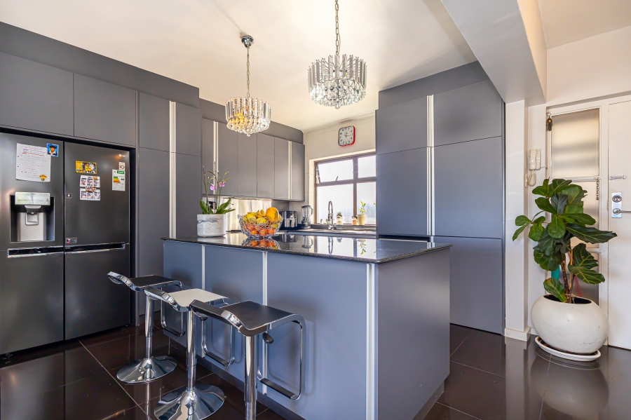 To Let 3 Bedroom Property for Rent in Sea Point Western Cape